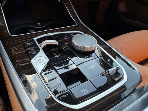 Certified 2025 BMW X5 xDrive50e w/ Premium Package image 15