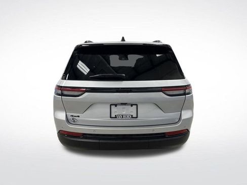 Used 2023 Jeep Grand Cherokee Altitude image 14