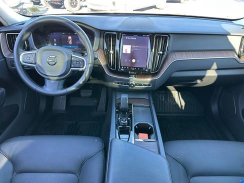 Used 2022 Volvo XC60 B5 Momentum w/ Climate Package image 14