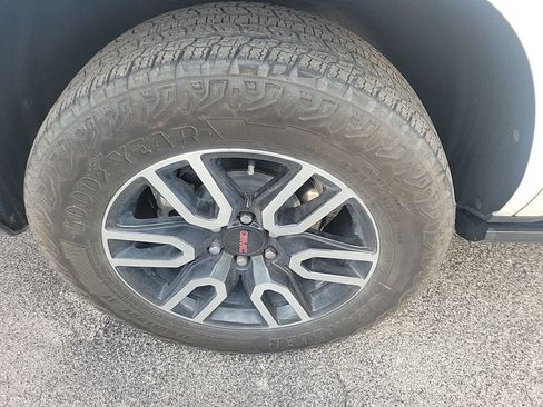 Used 2024 GMC Yukon AT4 w/ Technology Package image 18