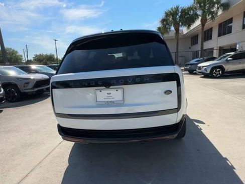 Used 2023 Land Rover Range Rover SE image 12
