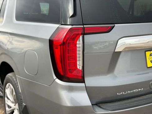 Used 2021 GMC Yukon XL Denali image 9