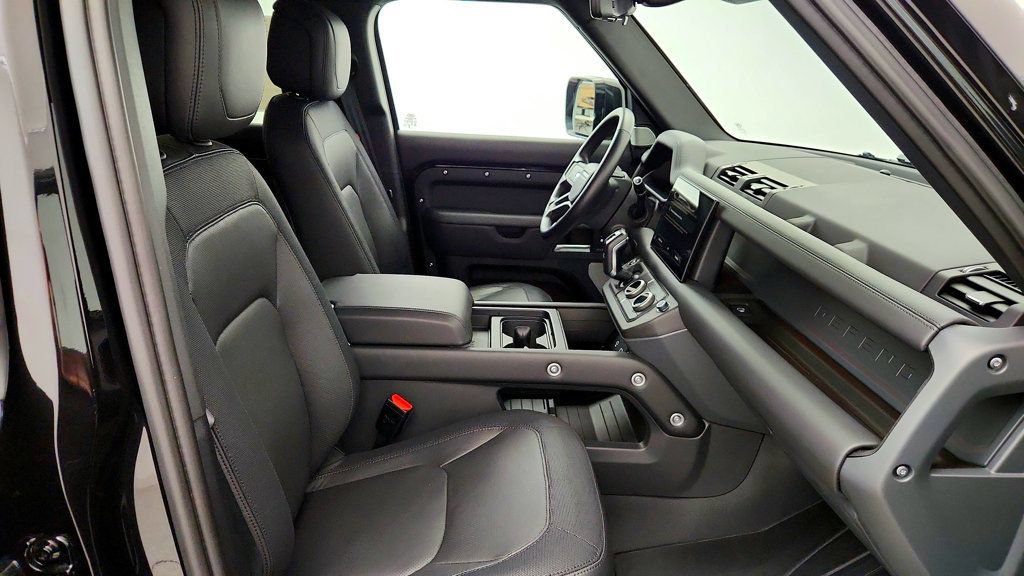 Used 2024 Land Rover Defender 130 X-Dynamic SE AWD/4WD image 25