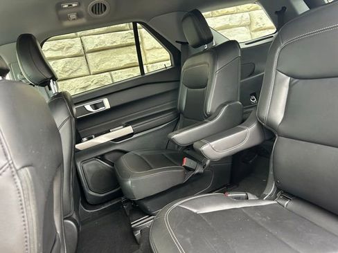 Used 2024 Ford Explorer XLT w/ Equipment Group 202A image 9