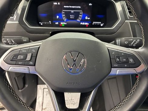 Used 2024 Volkswagen Tiguan SE AWD/4WD image 10