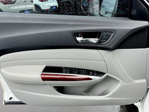 Used 2017 Acura TLX V6 w/ Technology Package image 19