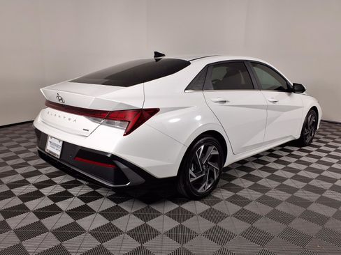 Certified 2024 Hyundai Elantra Limited image 4