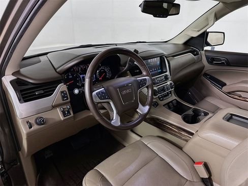 Used 2020 GMC Yukon SLT w/ HD Trailering Package image 10