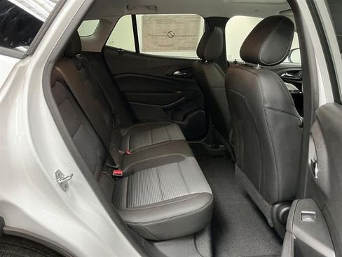 New 2026 Chevrolet Trax LT w/ Sunroof Package FWD image 28