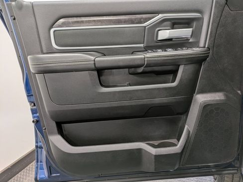 Used 2024 RAM 2500 Big Horn w/ Sport Appearance Package image 8