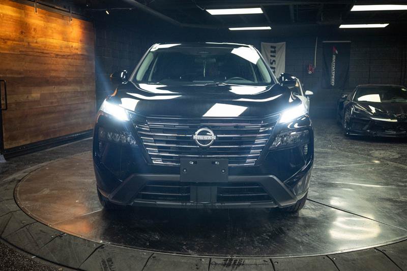 Used 2025 Nissan Rogue SV FWD image 4