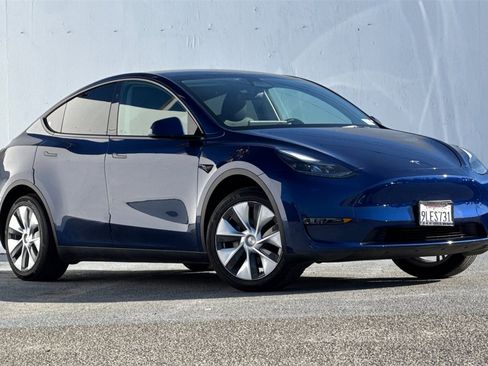 Used 2024 Tesla Model Y 2WD image 2