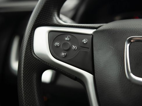 Used 2023 GMC Terrain SLE w/ Driver Convenience Package image 6