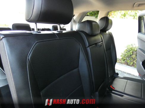 Used 2018 Volkswagen Tiguan SE w/ Panoramic Sunroof Package AWD/4WD image 36
