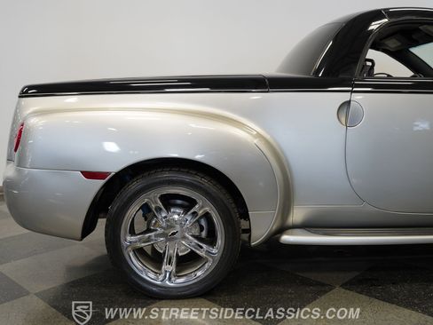 Used 2006 Chevrolet SSR w/ Preferred Equipment Group RWD image 33