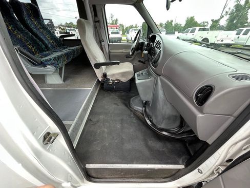 Used 2000 Ford E-350 and Econoline 350 Super Duty RWD image 23