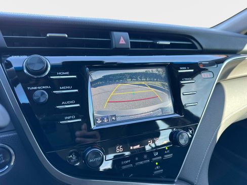 Used 2018 Toyota Camry XSE image 20