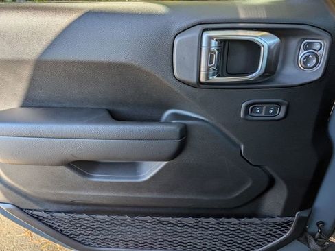 New 2025 Jeep Gladiator Sport image 10