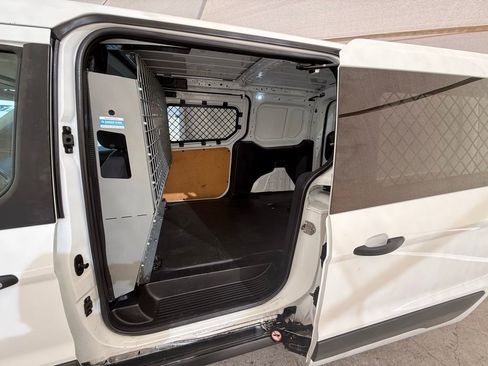 Used 2018 Ford Transit Connect XLT image 18