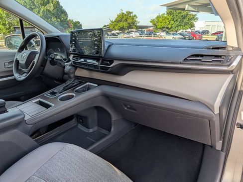 Used 2021 Toyota Sienna LE FWD image 23