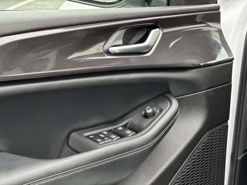 Used 2023 Jeep Grand Cherokee L Laredo image 17