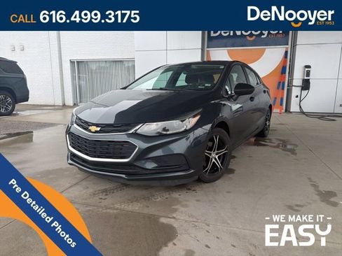 Used 2017 Chevrolet Cruze LT w/ Convenience Package FWD image 1