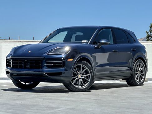 Used 2024 Porsche Cayenne AWD/4WD image 1