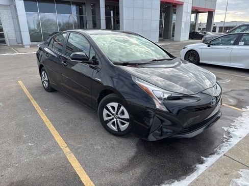 Used 2018 Toyota Prius Two image 3