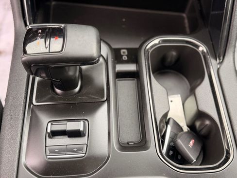 Used 2024 GMC Sierra 1500 AT4 w/ Technology Package image 21