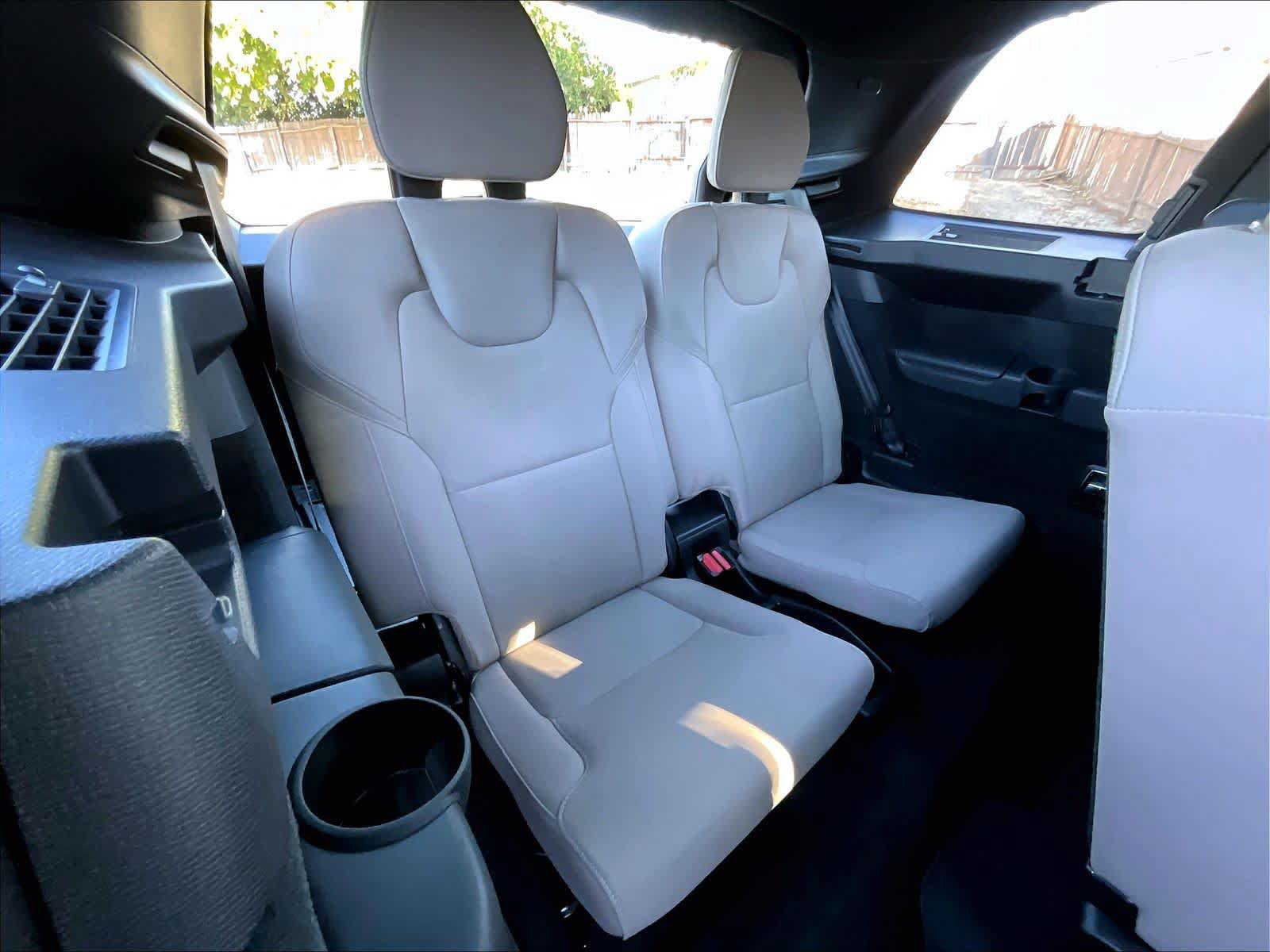 Used 2026 Volvo XC90 T8 Plus w/ Protection Package Premier AWD/4WD image 32