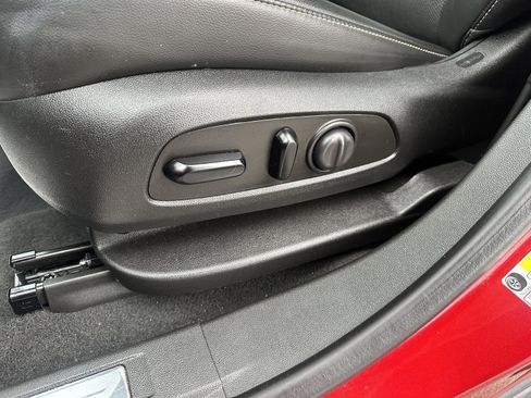 Used 2023 GMC Acadia SLT image 32