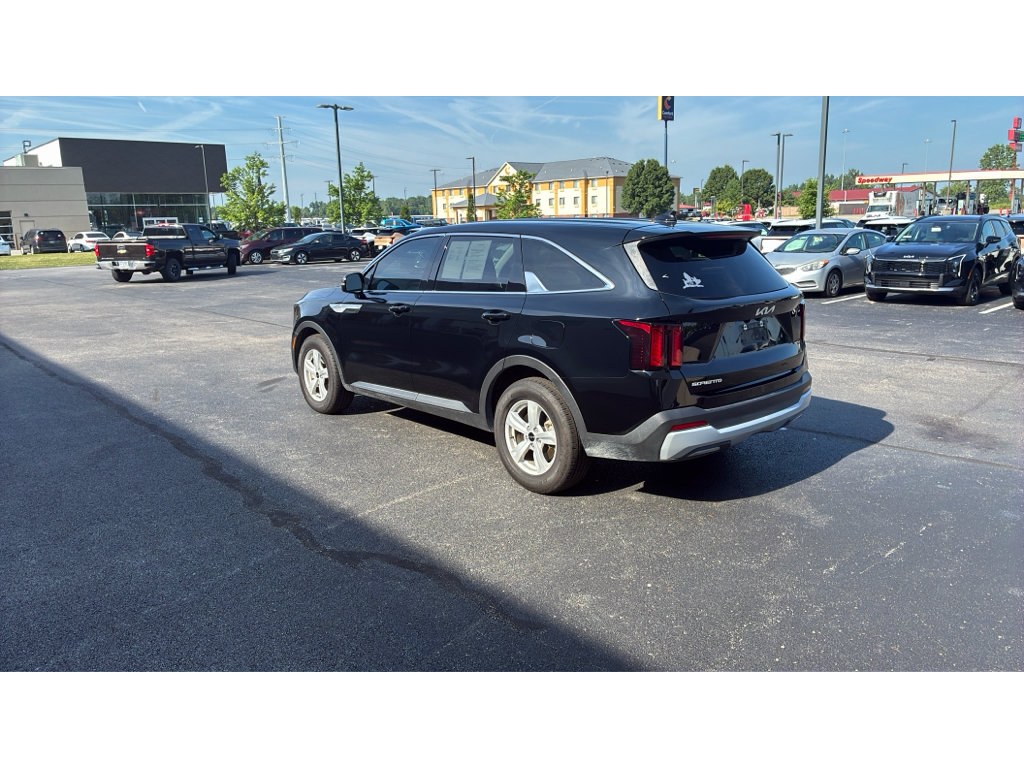 Used 2026 Kia Sorento LX FWD image 4