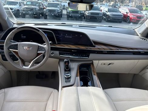 Used 2022 Cadillac Escalade Sport Platinum w/ Heavy-Duty Trailer Package image 13