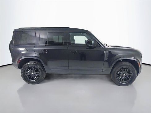 Used 2025 Land Rover Defender 110 S AWD/4WD image 22