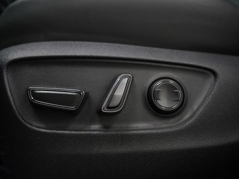 Used 2025 Toyota Grand Highlander AWD image 23