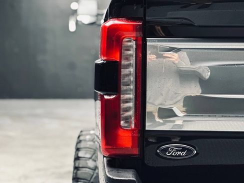 Used 2023 Ford F250 King Ranch w/ FX4 Off-Road Package AWD/4WD image 15