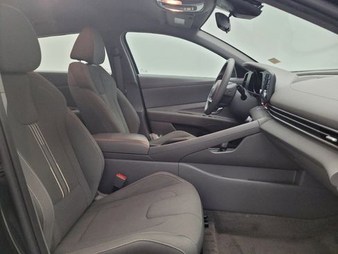 Used 2022 Hyundai Elantra SEL image 21
