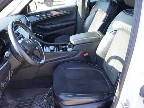 Used 2022 Jeep Grand Cherokee L Laredo image 4