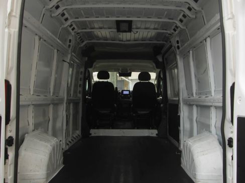 Used 2025 RAM ProMaster 2500 w/ Convenience Group FWD image 11