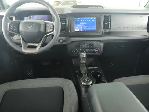 Certified 2022 Ford Bronco image 18