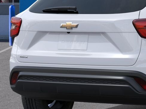 New 2026 Chevrolet Trax LS w/ LS Convenience Package FWD image 38