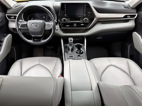 Certified 2020 Toyota Highlander XLE image 18