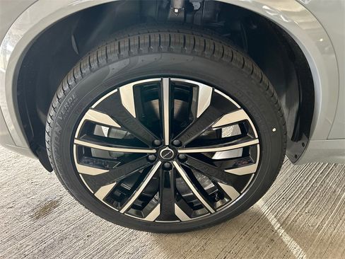 New 2026 Volvo XC90 B6 Plus w/ Protection Package Premier image 8