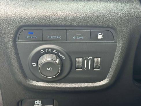 Used 2023 Jeep Grand Cherokee Overland w/ Luxury Tech Group IV image 20