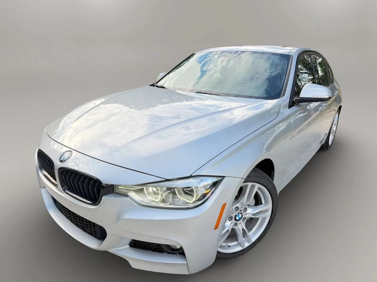 Used 2018 BMW 330i Sedan w/ M Sport Package RWD image 1