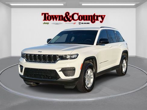 Certified 2023 Jeep Grand Cherokee Laredo w/ Luxury Tech Group I image 3