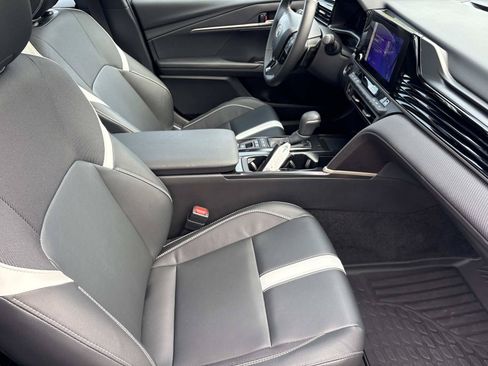 Used 2026 Toyota Camry SE FWD image 34