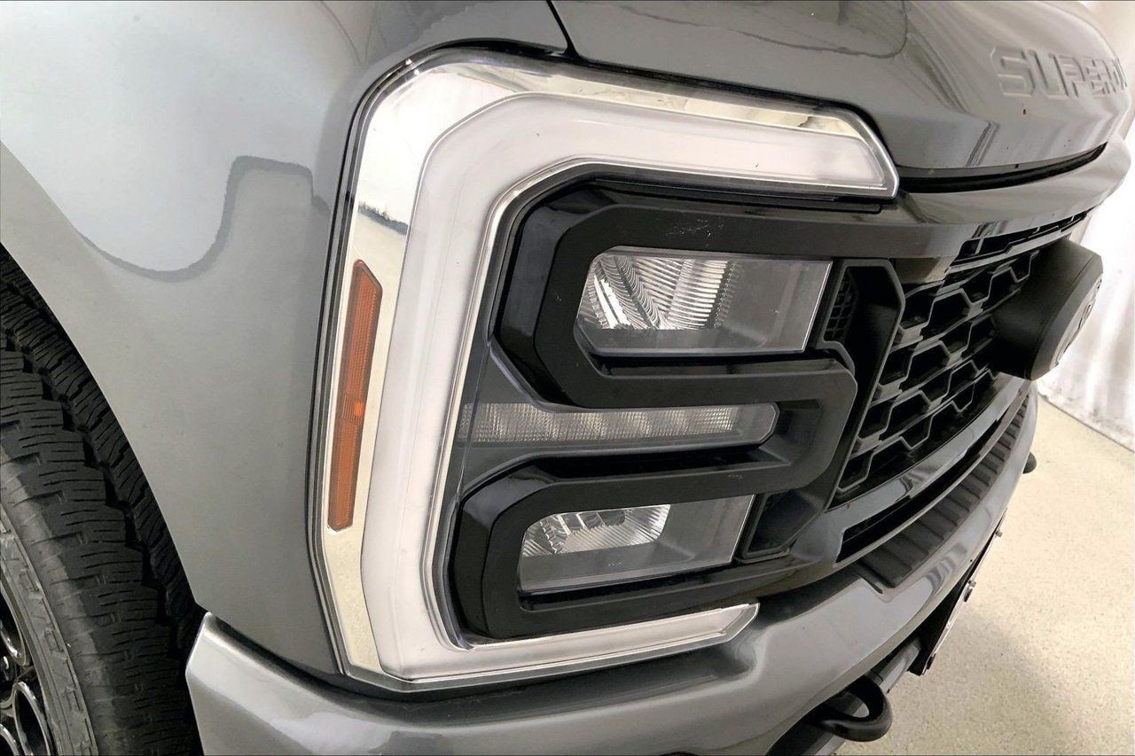 Used 2025 Ford F350 Lariat w/ Lariat Ultimate Package AWD/4WD image 12