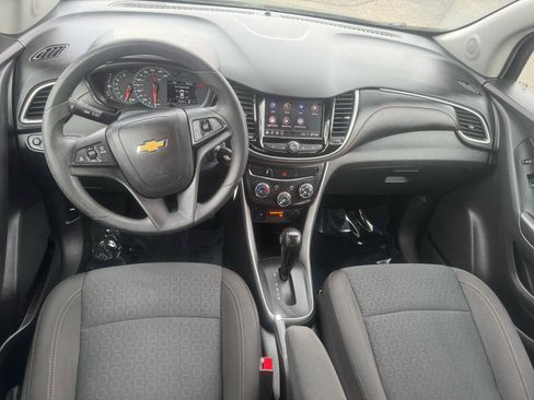 Used 2021 Chevrolet Trax LS w/ Tint and Cruise Package FWD image 5