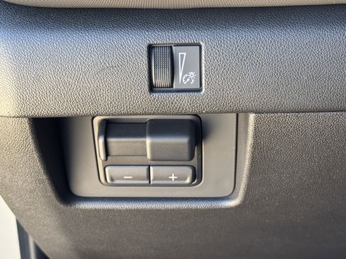 Used 2024 Chevrolet Colorado Z71 w/ Z71 Convenience Package 2 image 24